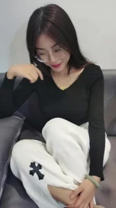 三男三女家中玩群P妹子一个个都非常年轻水嫩高颜值老衲真是羡慕